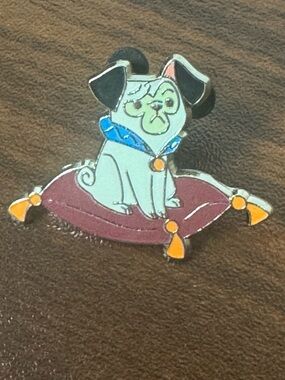5/$25 Disney Pocahontas Percy Pin‎